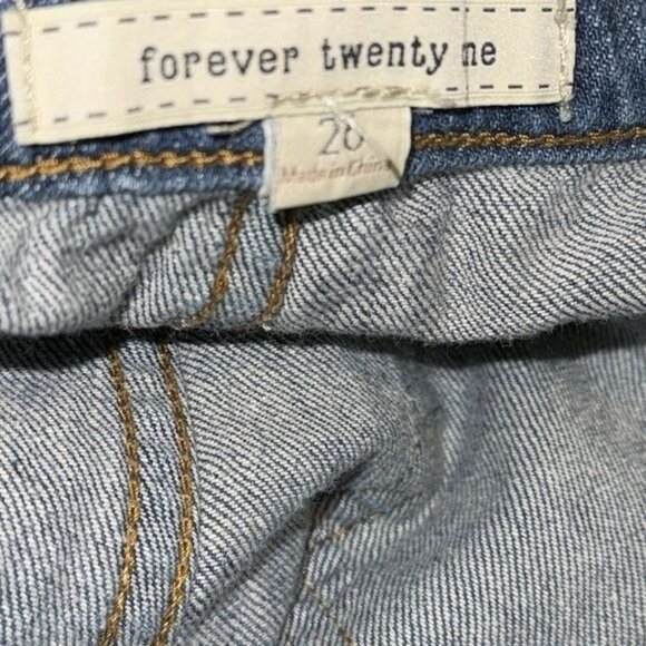 Forever 21 Womens Distressed Denim Shorts Size 26 - Picture 2 of 6